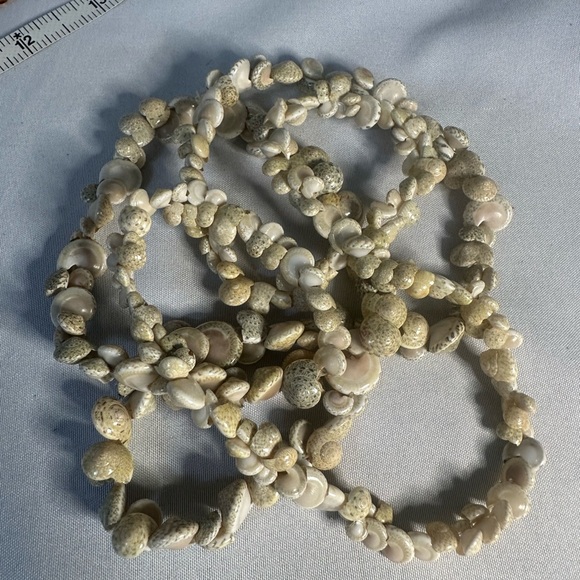 Beach vibe shell necklace group and bracelet with teeth - Picture 6 of 10